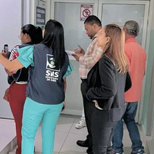 Hospital Yrene Fernández recibe visita de encargados de Riesgos Laborales del SNS